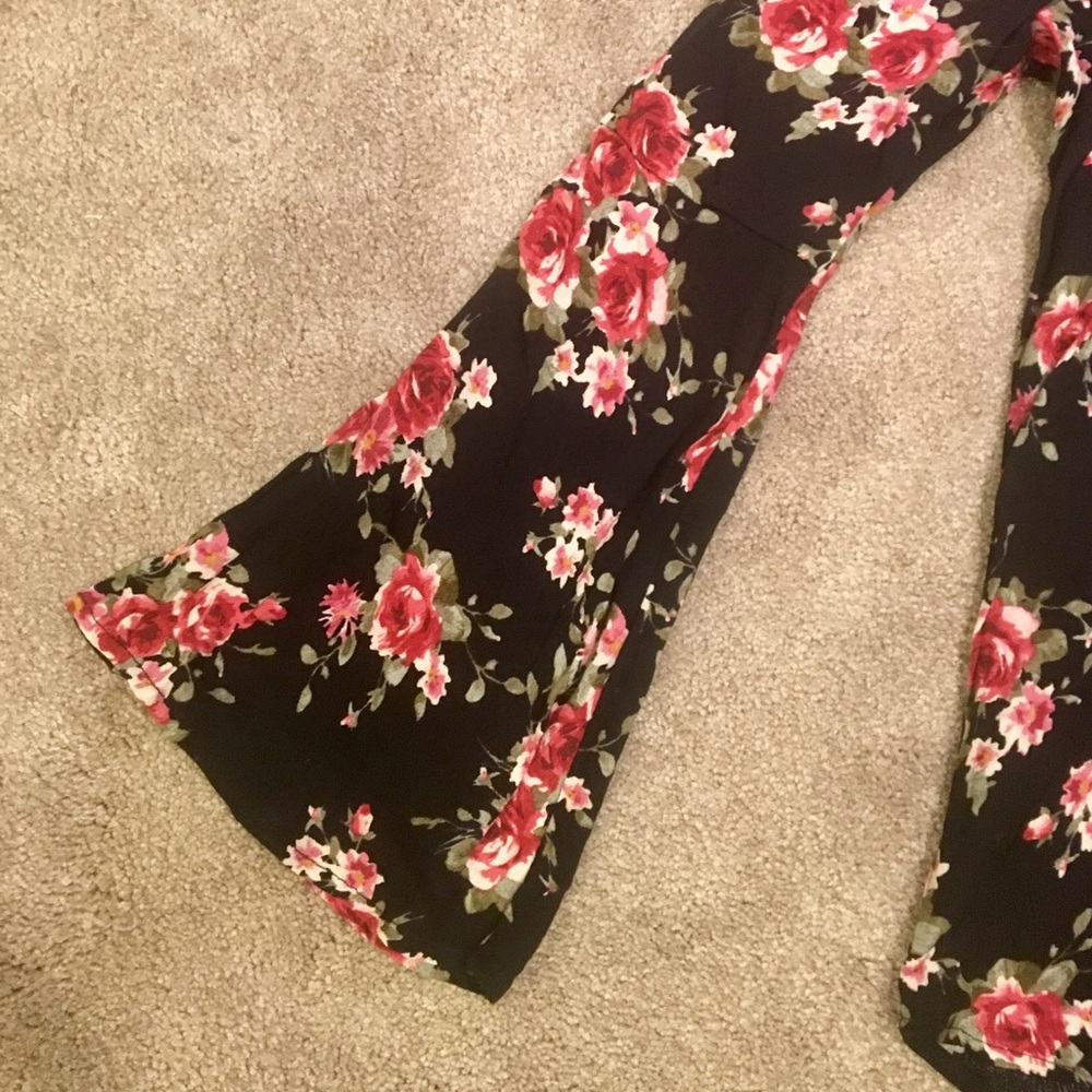 Socialite Rose Pattern Top with Bell Sleeves - Picture 3 of 6